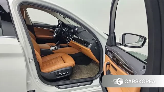 BMW 5 Series (G30) id 3384979 из Кореи 20