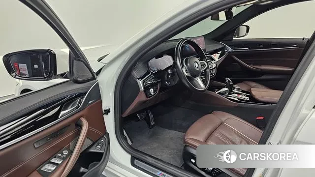 BMW 5 Series (G30) id 3639341 из Кореи 20