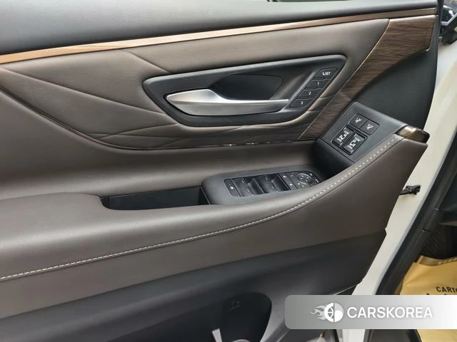 Toyota Elfa id 4261188 из Китая 26