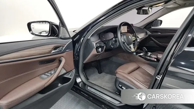 BMW 5 Series (G30) id 3349067 из Кореи 20