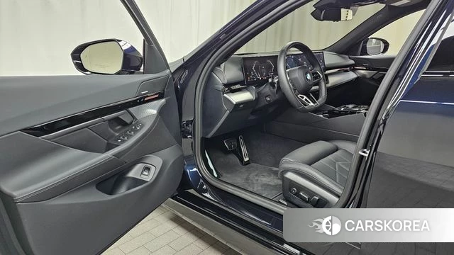 BMW 5 Series (G60) id 4200944 из Кореи 32