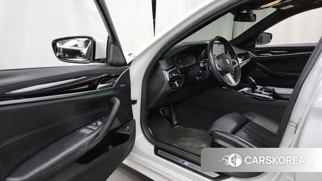 BMW 5 Series (G30) id 3296817 из Кореи 20