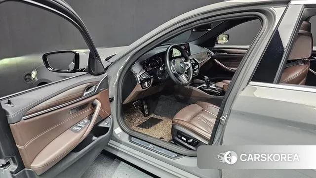 BMW 5 Series (G30) id 3412362 из Кореи 20