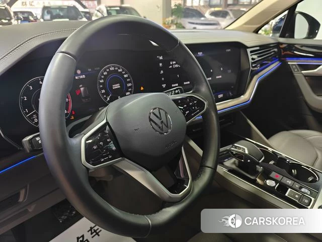 Volkswagen Touareg id 4274066 из Китая 16
