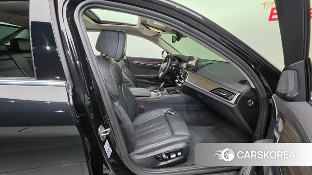 BMW 5 Series (G30) id 4906002 из Кореи 34