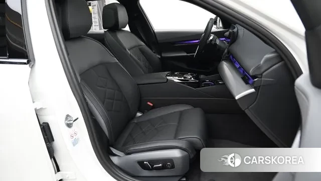 BMW 5 Series (G60) id 3426153 из Кореи 20