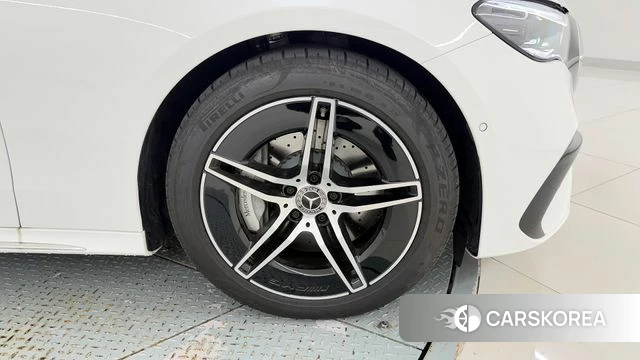 Mercedes-Benz E-Class W214 id 4704898 из Кореи 20