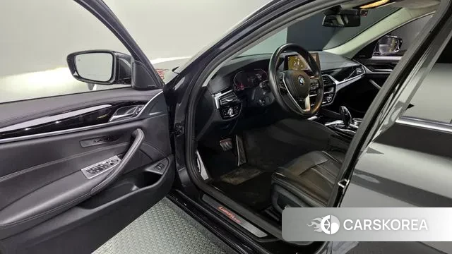 BMW 5 Series (G30) id 3479668 из Кореи 20