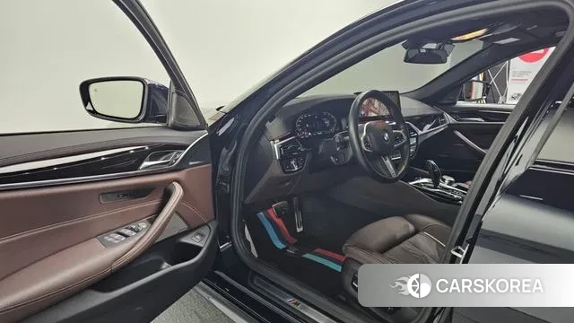 BMW 5 Series (G30) id 3508154 из Кореи 20