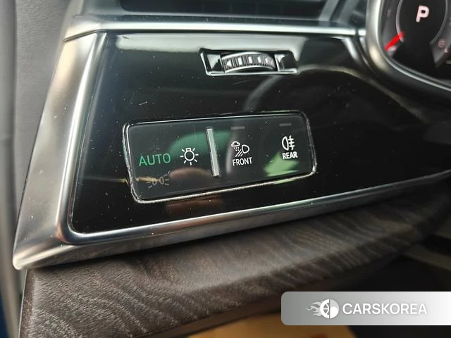 Audi Q8 id 4259463 из Китая 23