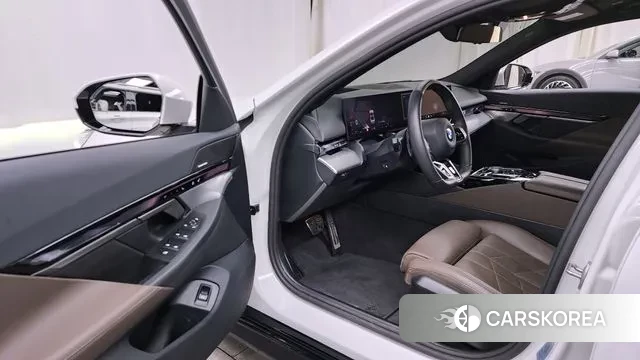 BMW 5 Series (G60) id 3711298 из Кореи 20