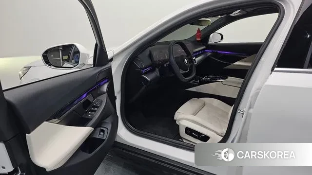 BMW 5 Series (G60) id 3575916 из Кореи 20