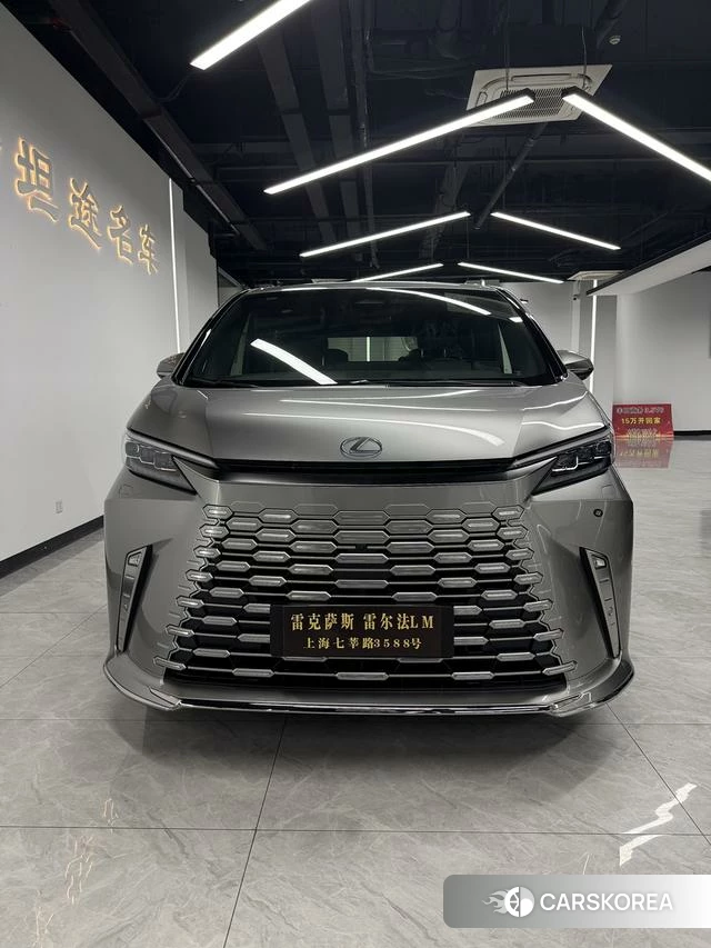 Lexus LM id 4298375 из Китая 18