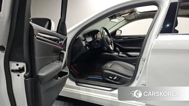 BMW 5 Series (G30) id 3742623 из Кореи 20