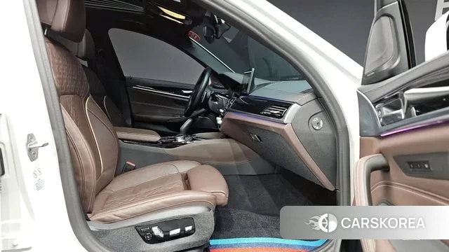 BMW 5 Series (G30) id 3093571 из Кореи 20