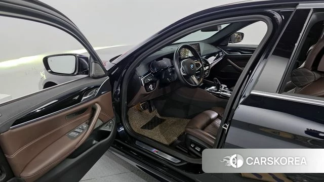 BMW 5 Series (G30) id 3827705 из Кореи 20