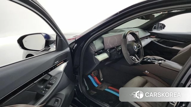 BMW 5 Series (G60) id 4421842 из Кореи 36