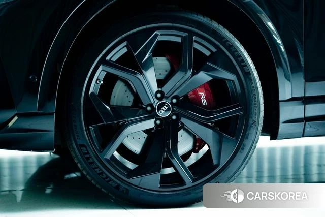 Audi RS Q8 id 4353159 из Китая 15