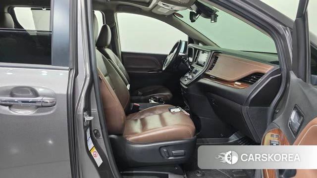 Toyota Sienna id 4722713 из Кореи 30