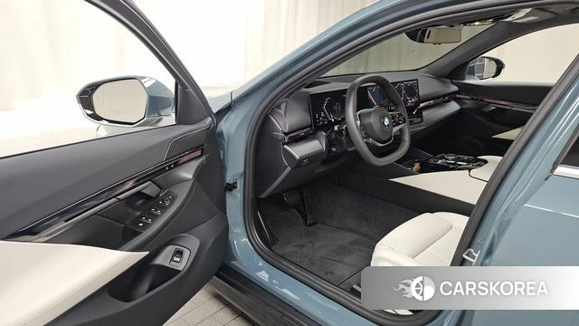 BMW 5 Series (G60) id 4607464 из Кореи 31