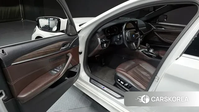 BMW 5 Series (G30) id 3788814 из Кореи 20