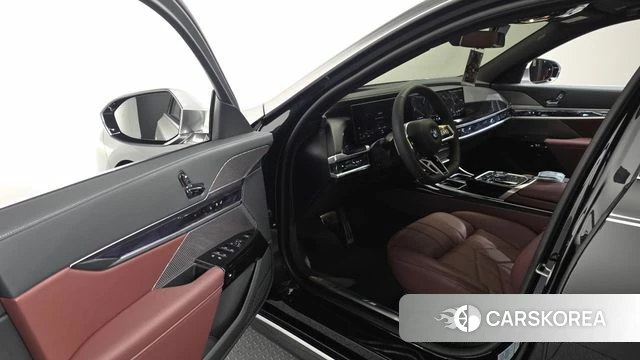 BMW 7 Series (G70) id 4301997 из Кореи 37