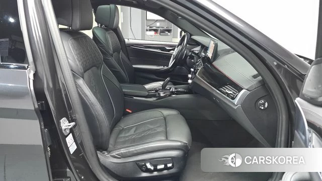 BMW 5 Series (G30) id 3841831 из Кореи 20