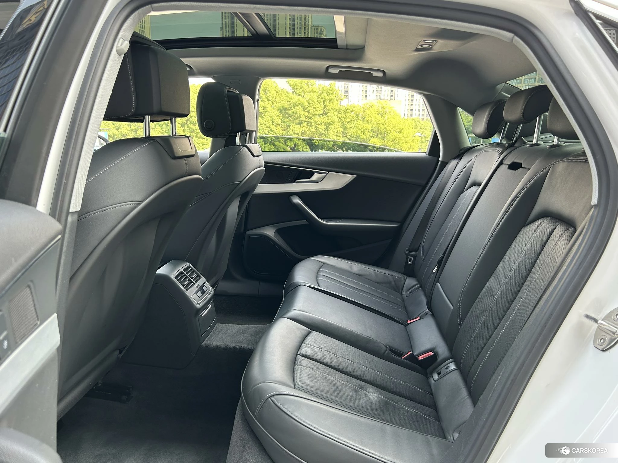 Audi A4L id 4513459 из Китая 19