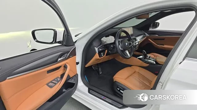 BMW 5 Series (G30) id 3707226 из Кореи 20