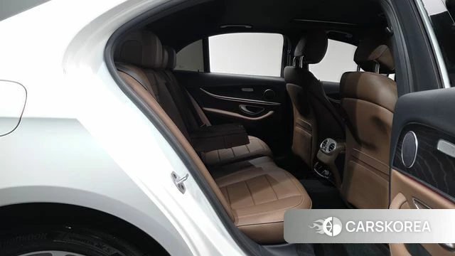 Mercedes-Benz E-Class W213 id 4186128 из Кореи 31