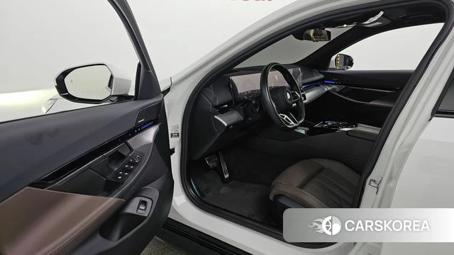 BMW 5 Series (G60) id 3826018 из Кореи 20