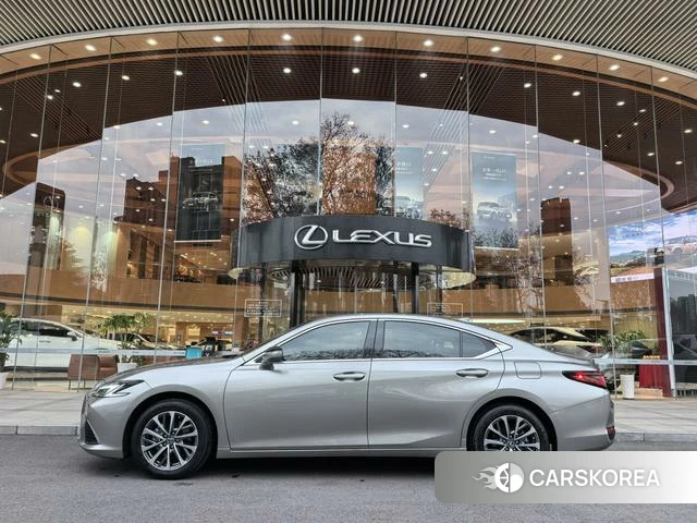 Lexus ES id 4277096 из Китая 17