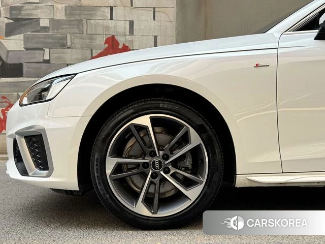 Audi A4L id 4258321 из Китая 15