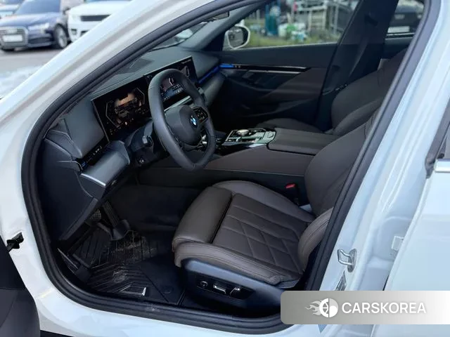 BMW 5 Series (G60) id 3063004 из Кореи 20