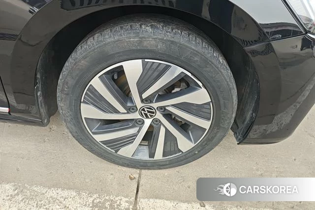 Volkswagen Passat PHEV id 4272271 из Китая 17