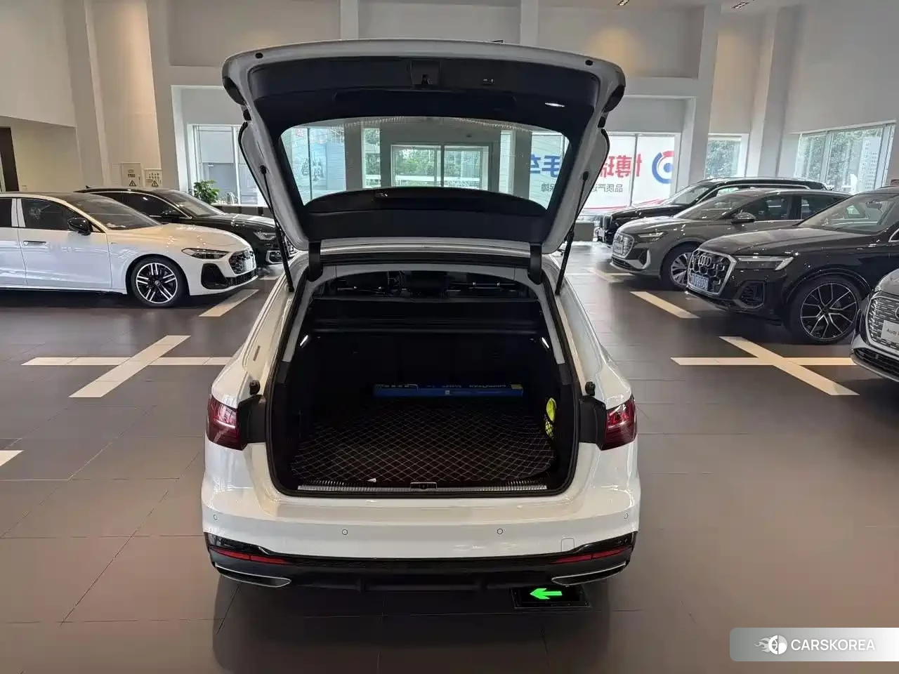 Audi A4L id 4680714 из Китая 17