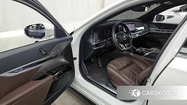 BMW 7 Series (G70) id 4315653 из Кореи 32