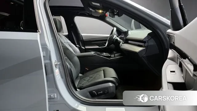 BMW 5 Series (G60) id 3769784 из Кореи 20