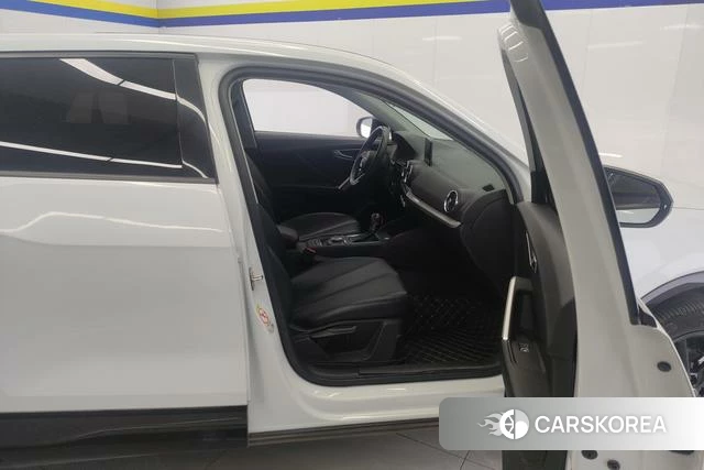 Audi Q2L id 4213878 из Китая 17