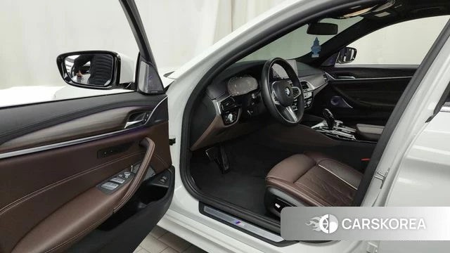 BMW 5 Series (G30) id 3844630 из Кореи 20