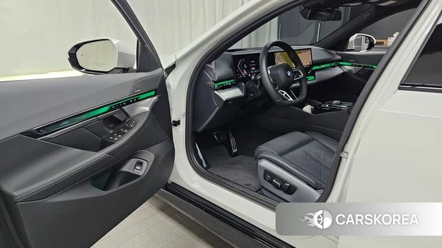 BMW 5 Series (G60) id 3909602 из Кореи 20