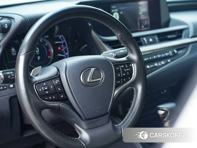 Lexus ES id 3890790 из Китая 29