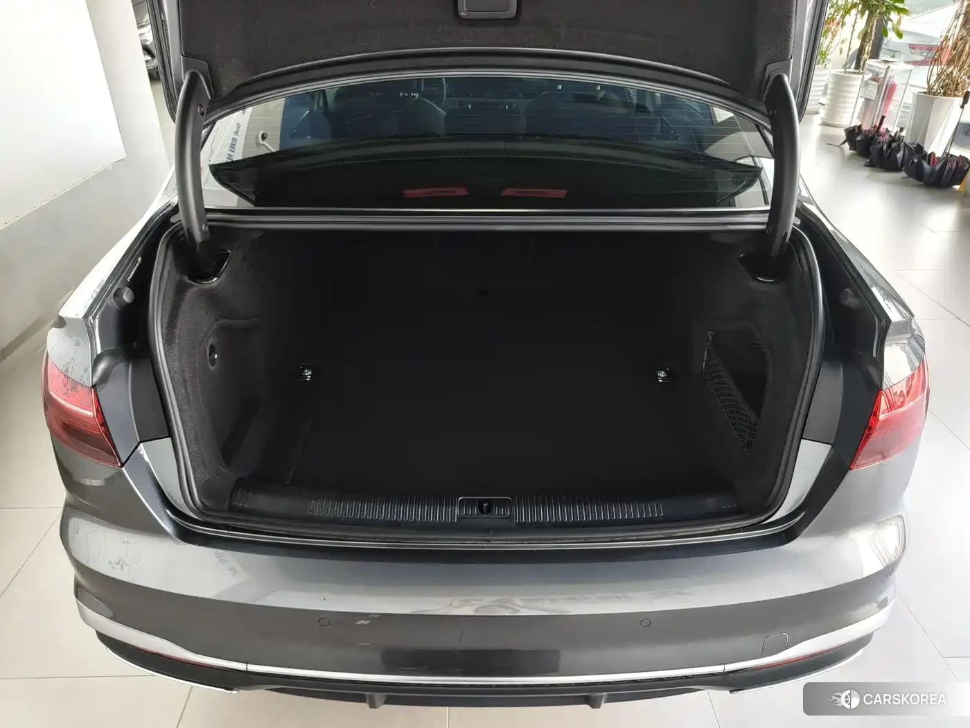 Audi A4L id 4622377 из Китая 16