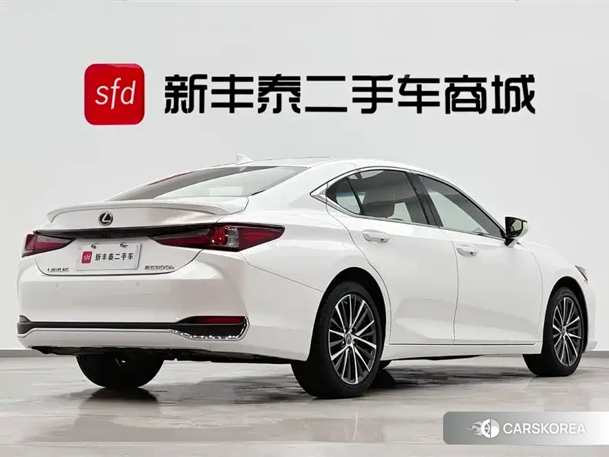 Lexus ES id 4539020 из Китая 31