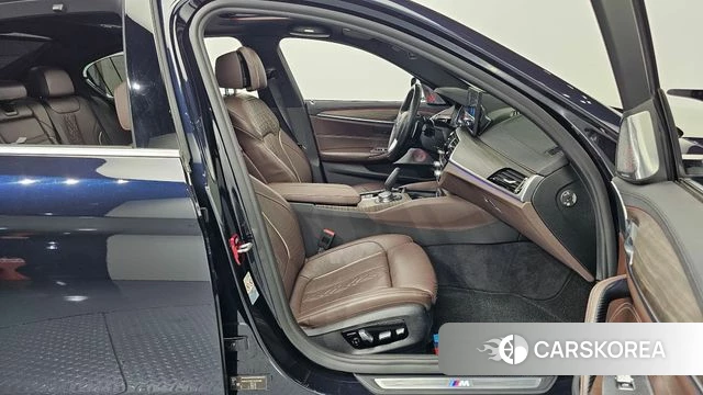BMW 5 Series (G30) id 4677972 из Кореи 34