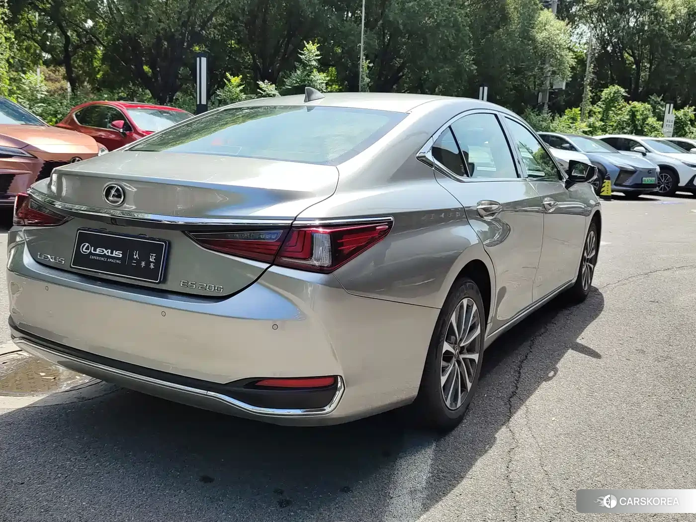 Lexus ES id 4576514 из Китая 19