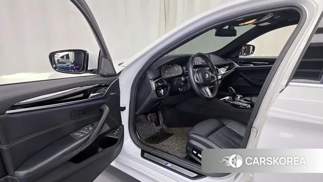 BMW 5 Series (G30) id 3013246 из Кореи 20