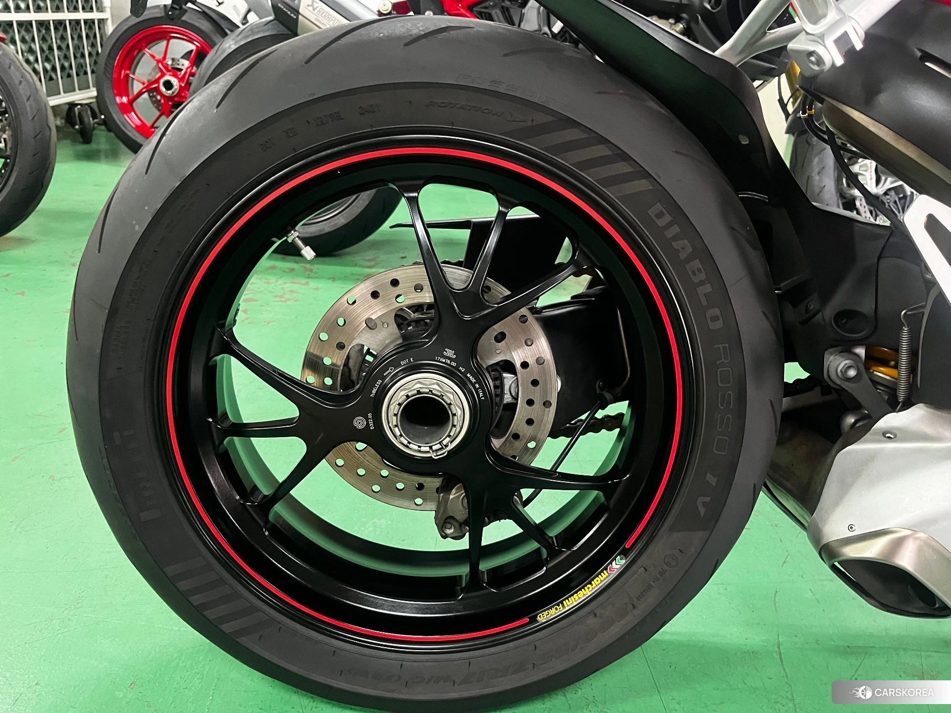 Проданный Ducati PANIGALE V4 S id 4373907 из Японии, фото 10