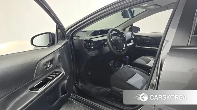 Toyota Prius C id 3718623 из Кореи 21