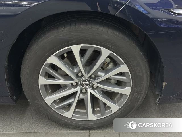 Lexus ES id 4314034 из Китая 11